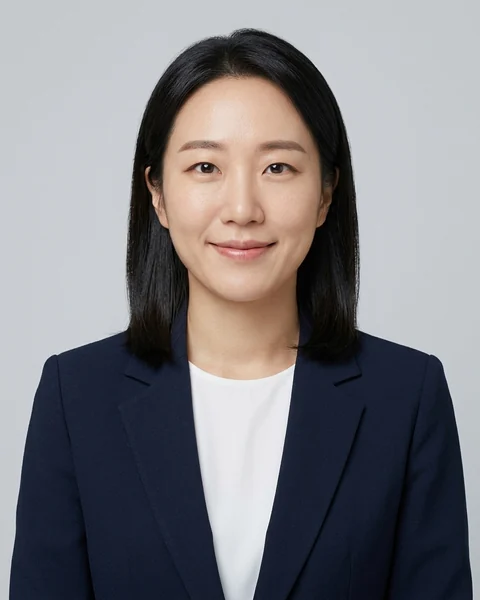 셀카로 AI가 만든 취업사진: 연회색 · 정장, 여성용