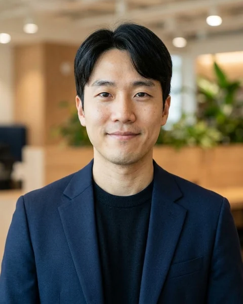 셀카로 AI가 만든 취업사진: 우드톤 사무실 · 비즈니스 캐주얼, 남성용